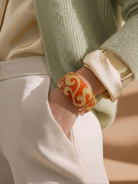Hinged Bangle Bracelet Vintage Style Coral Enamel Gold Tone Textured Pattern